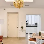 B Elegant & Central Apartment With Unique Views