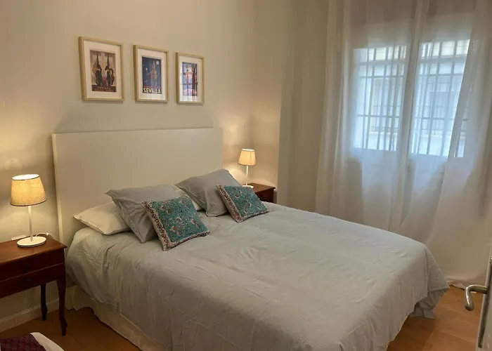 2 Bedroom Apartment By Guadalquivir River