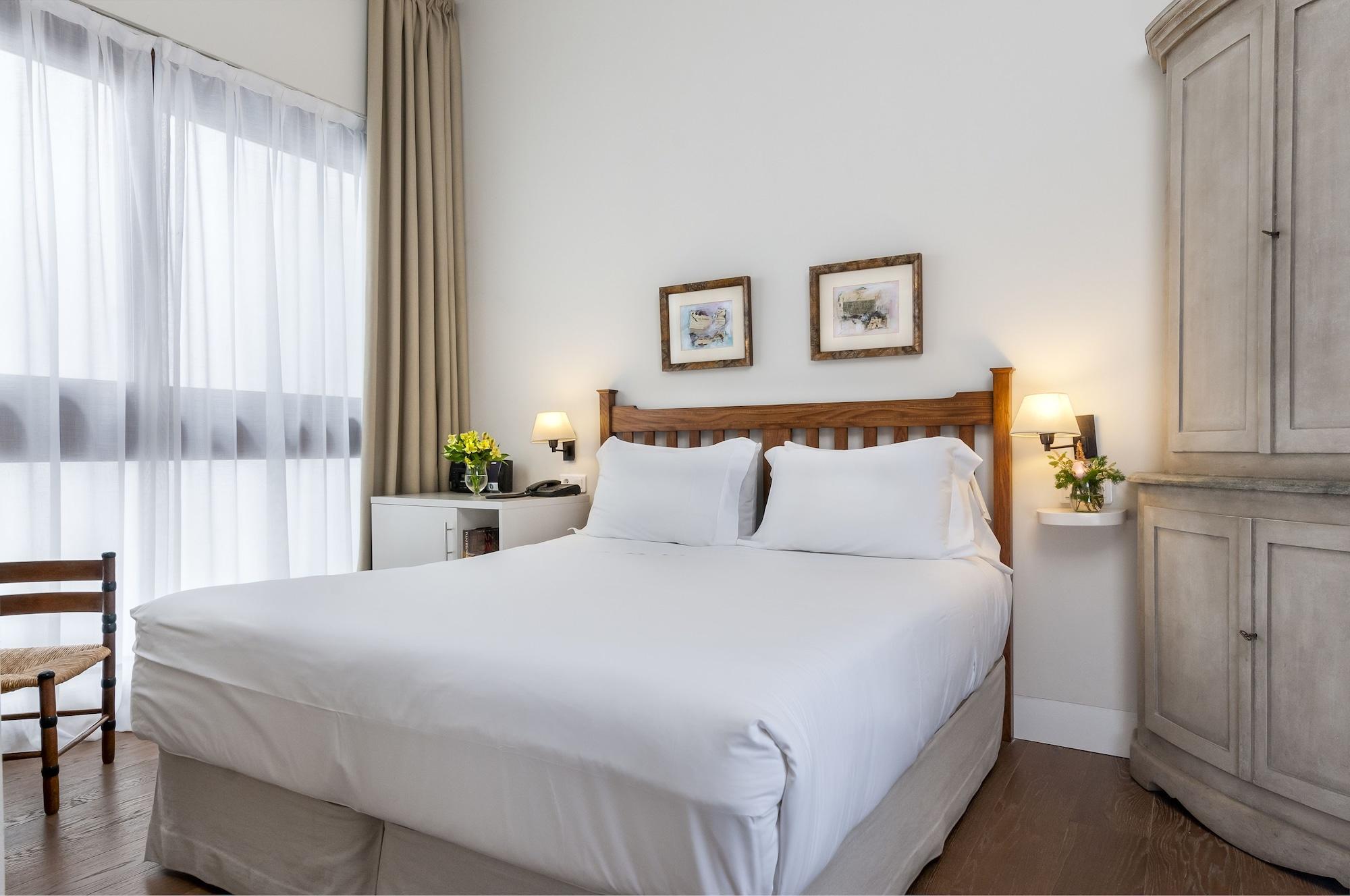 Amadeus 4* Seville