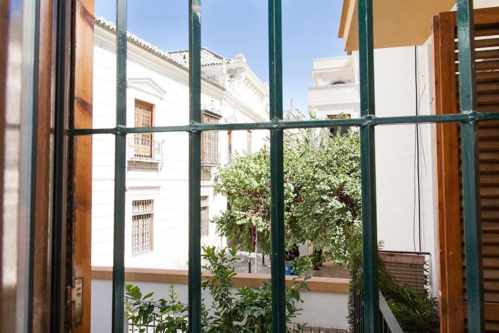 Modern & Apartment. Old Town. Private Parking * Sevilla