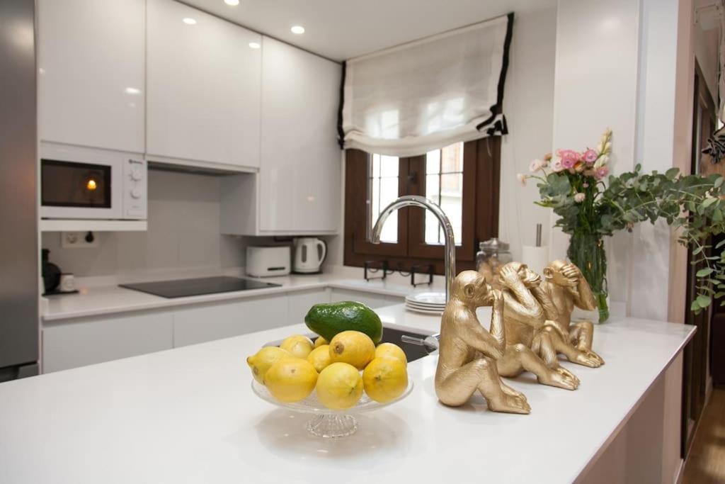 Modern & Apartment. Old Town. Private Parking Sevilla