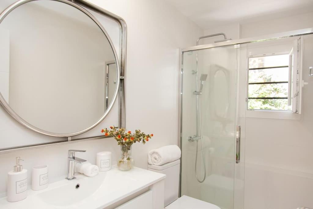 Modern & Apartment. Old Town. Private Parking Sevilla