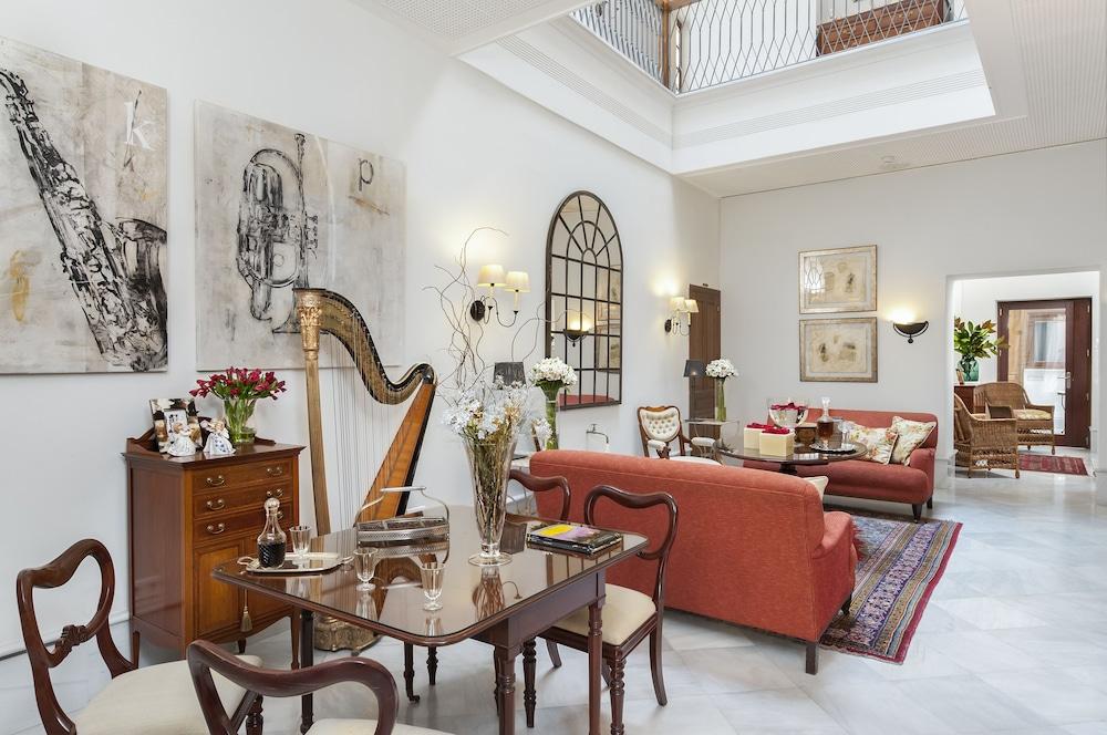 Amadeus 4* Seville
