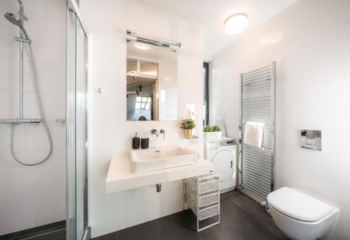 4 Bedrooms Casco Antiguo Apartment Seville