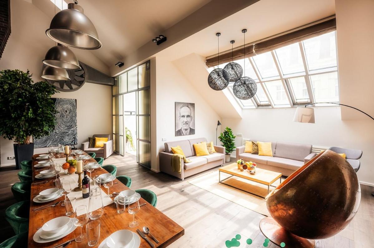 4 Bedrooms Casco Antiguo Apartment Seville