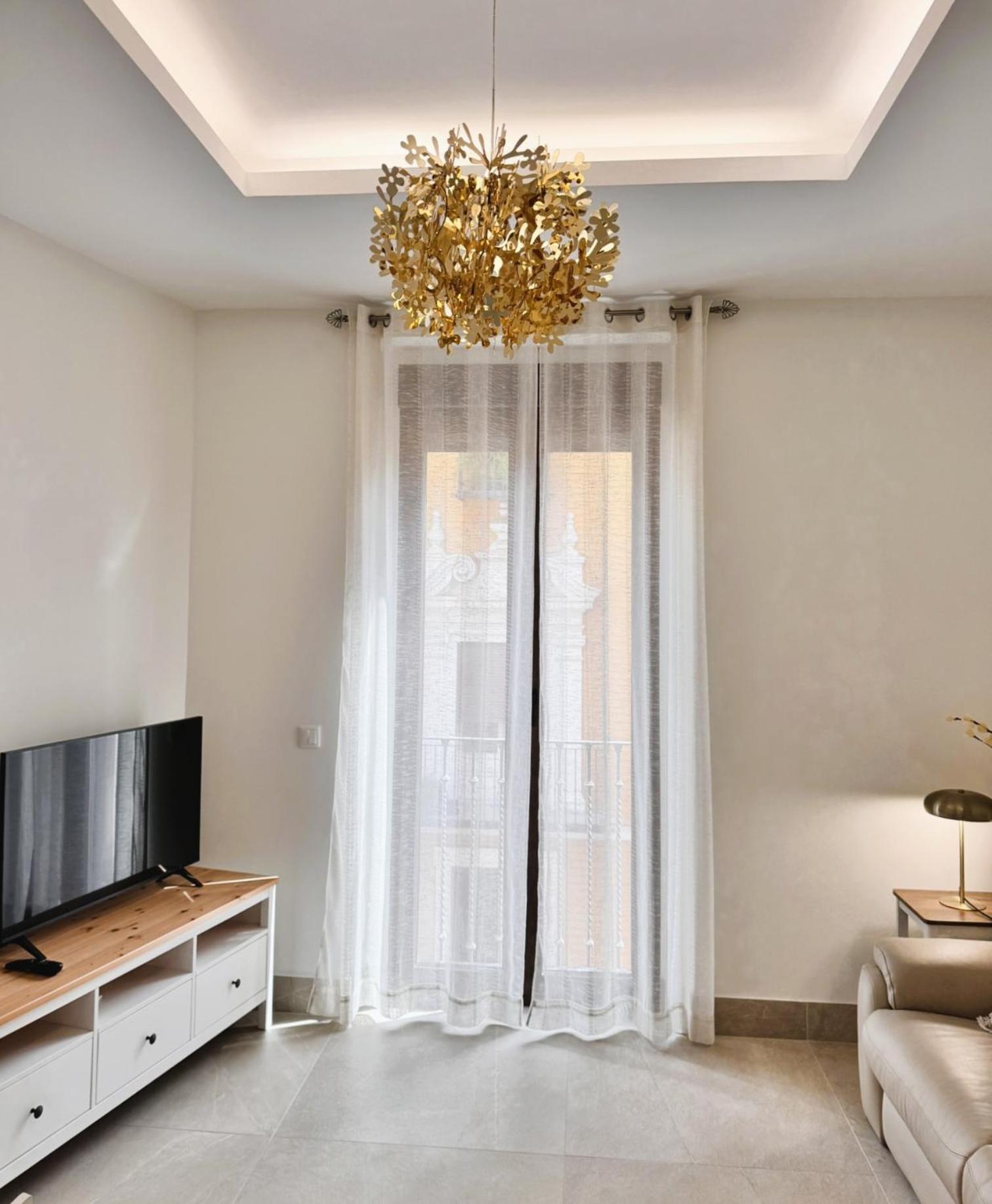 B Elegant & With Unique Views Apartment