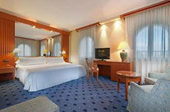 Tryp Macarena Seville