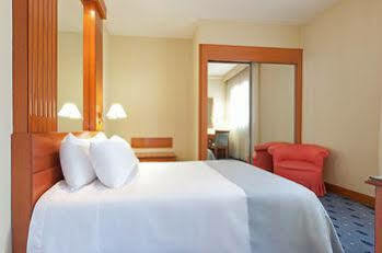 Tryp Macarena Hotel