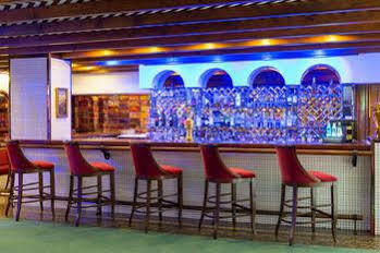 Tryp Macarena