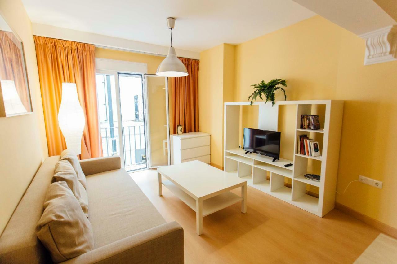 Bright And Wide 1bd 2bth- Jose Gestoso *