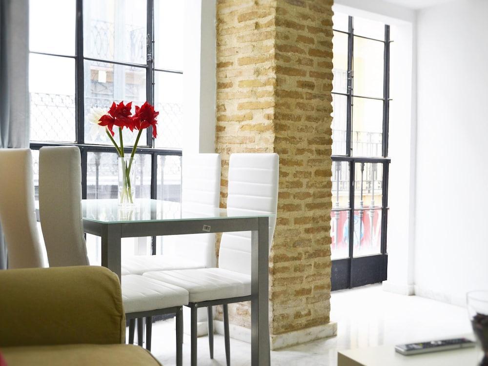 Apartment Reservaloen Mariano De Cavia Seville