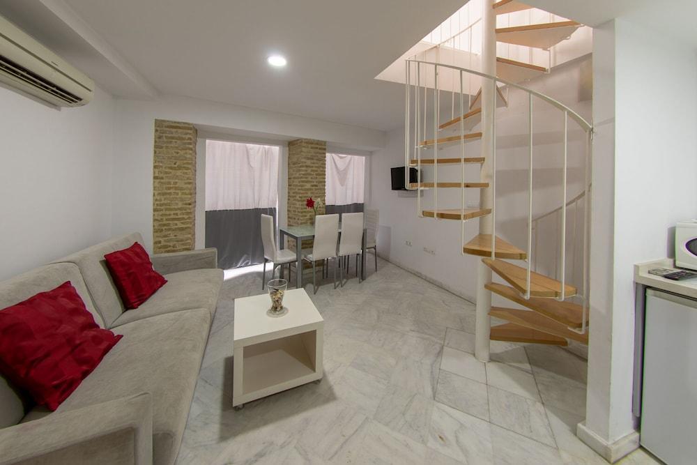 Reservaloen Mariano De Cavia Apartment *