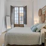 Avanti La Campana, Con Un Balcon Que Te Enamorara Del Ambiente De Sevilla