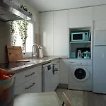 2Bdr Y 1 Salon Bonito Y Practico Apartamento En La Muralla