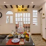 Deluxe Divina Apartment