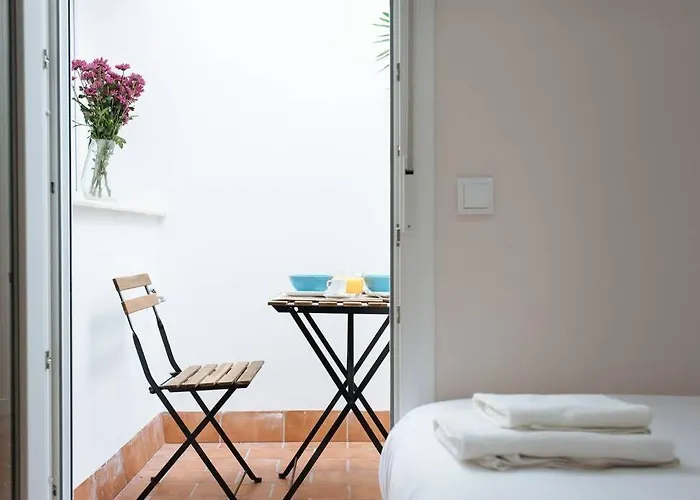 Hostly Sol 2Bdr Flat With Patio In Seville Center