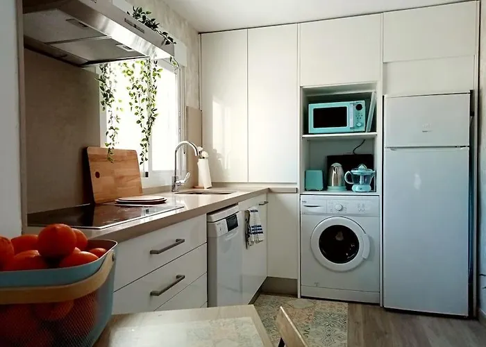 2Bdr Y 1 Salon Bonito Y Practico Apartamento En La Muralla
