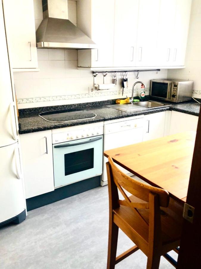 Apartment Junto A Fibes, Amplio, Luminoso, Con Piscina Y Parking