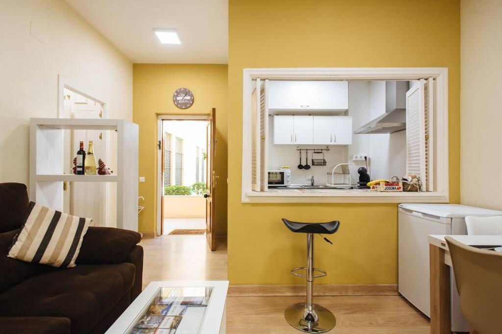 Cozy And Well Located In The Center Of