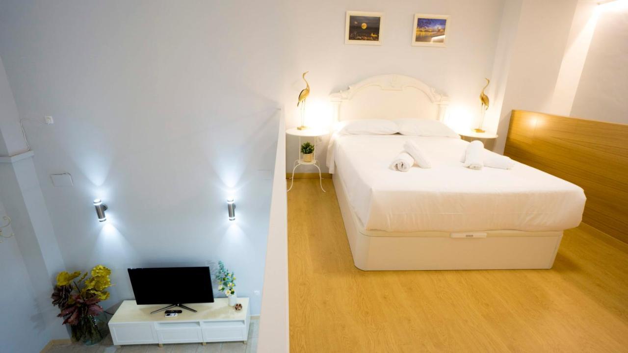 Rentalsevilla Escuelas Pias Apartment Seville