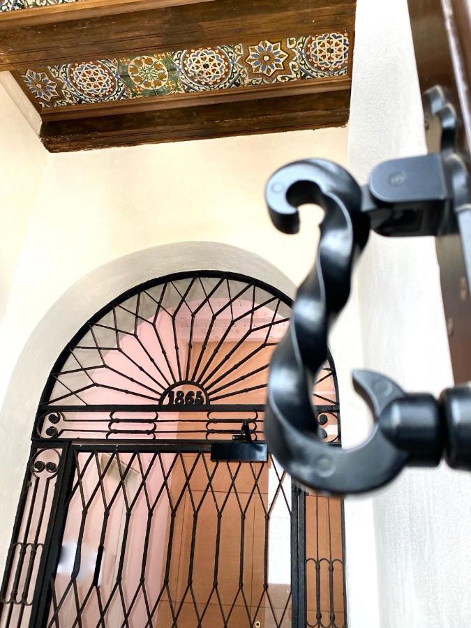 Magnificent Double Bedroom At Santa Cruz * Seville