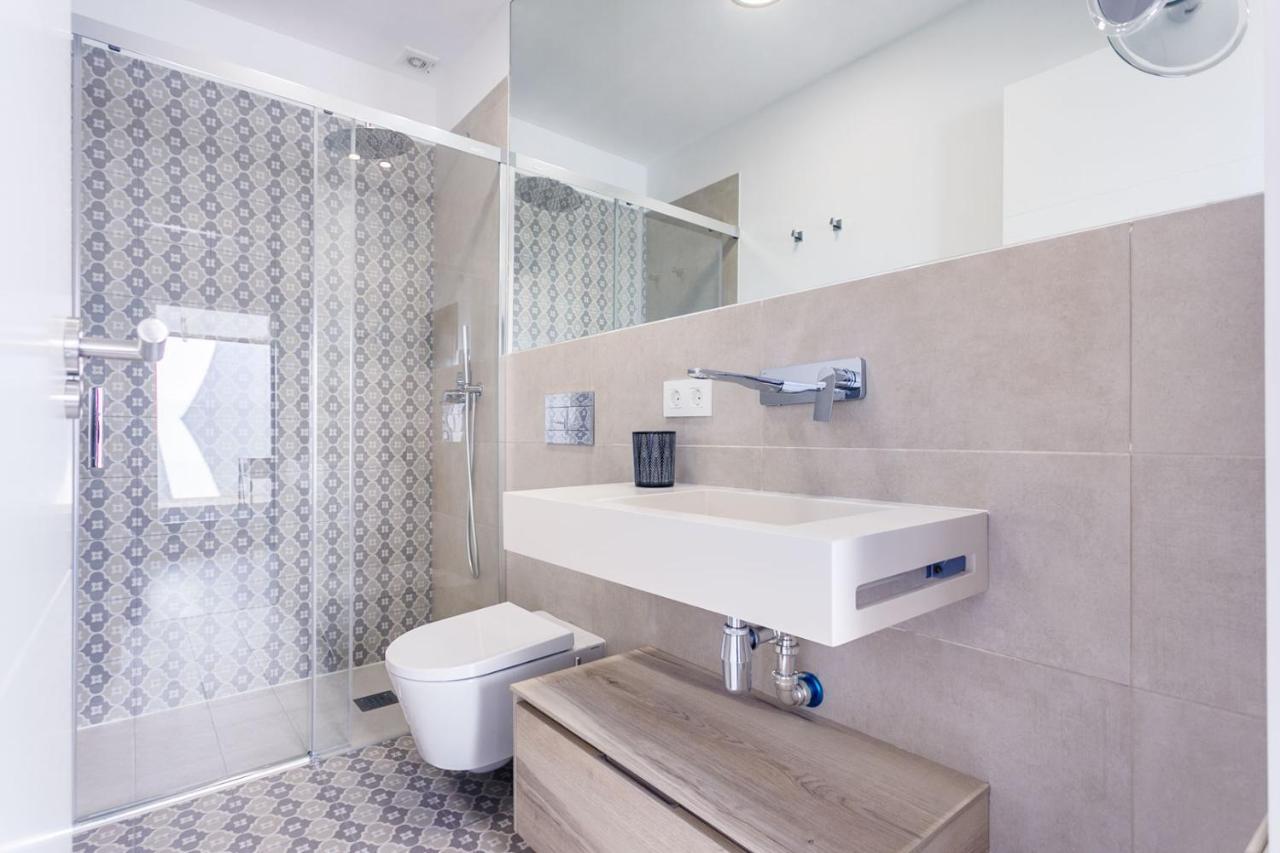 Apartamento Precioso Atico De Diseno, Gran Terraza De 35 M2 Y De 16 M2 Y Garaje En Pleno Centro *