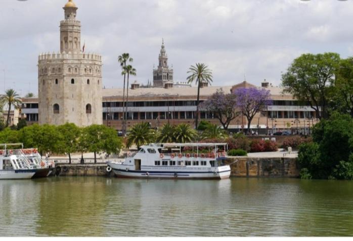 Acogedor Junto A Calle Betis, Triana-los Remedios *