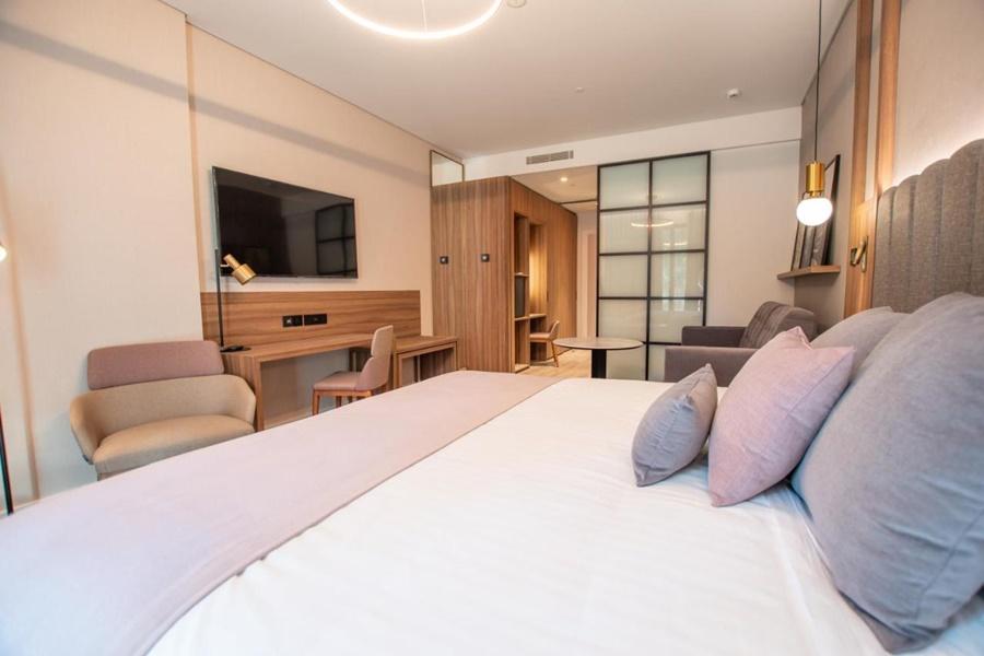 Giralda Center Hotel 4*