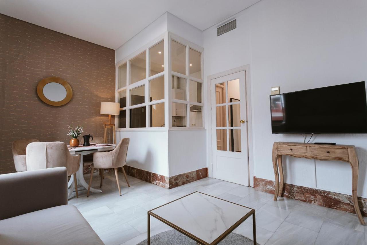 Apartment Bright And Cozy-1bd 1bth & 2bd 1bth- La Giralda *