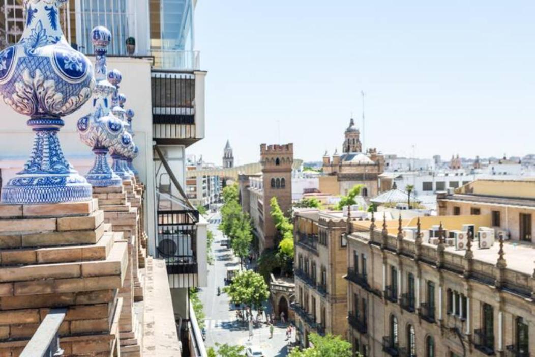 Deluxe * Seville