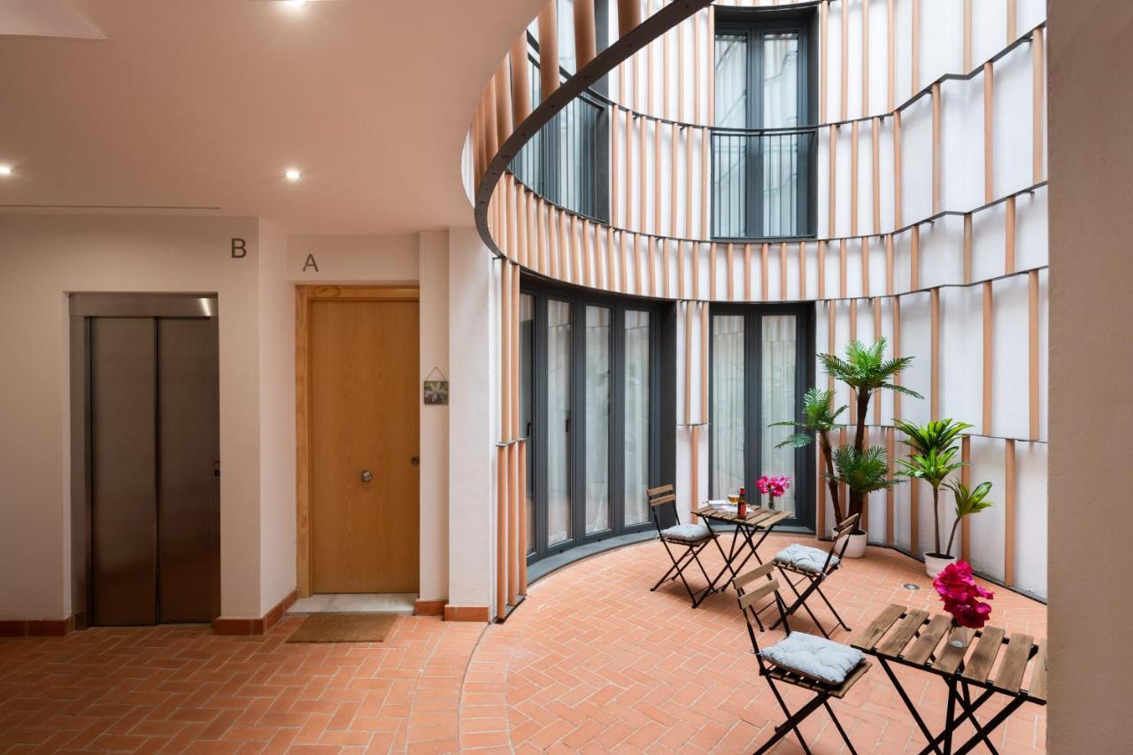 Avanti Buganvilla, La Autentica Seville