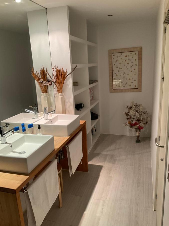 Habitación en casa particular Y Bano En Planta Independiente En Centro De *