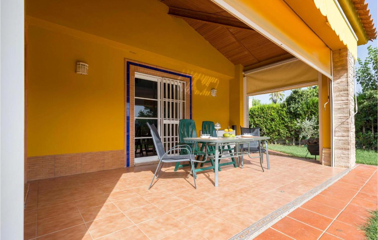 Beautiful In With 3 Bedrooms, Wifi And Swimming Pool Holiday home *