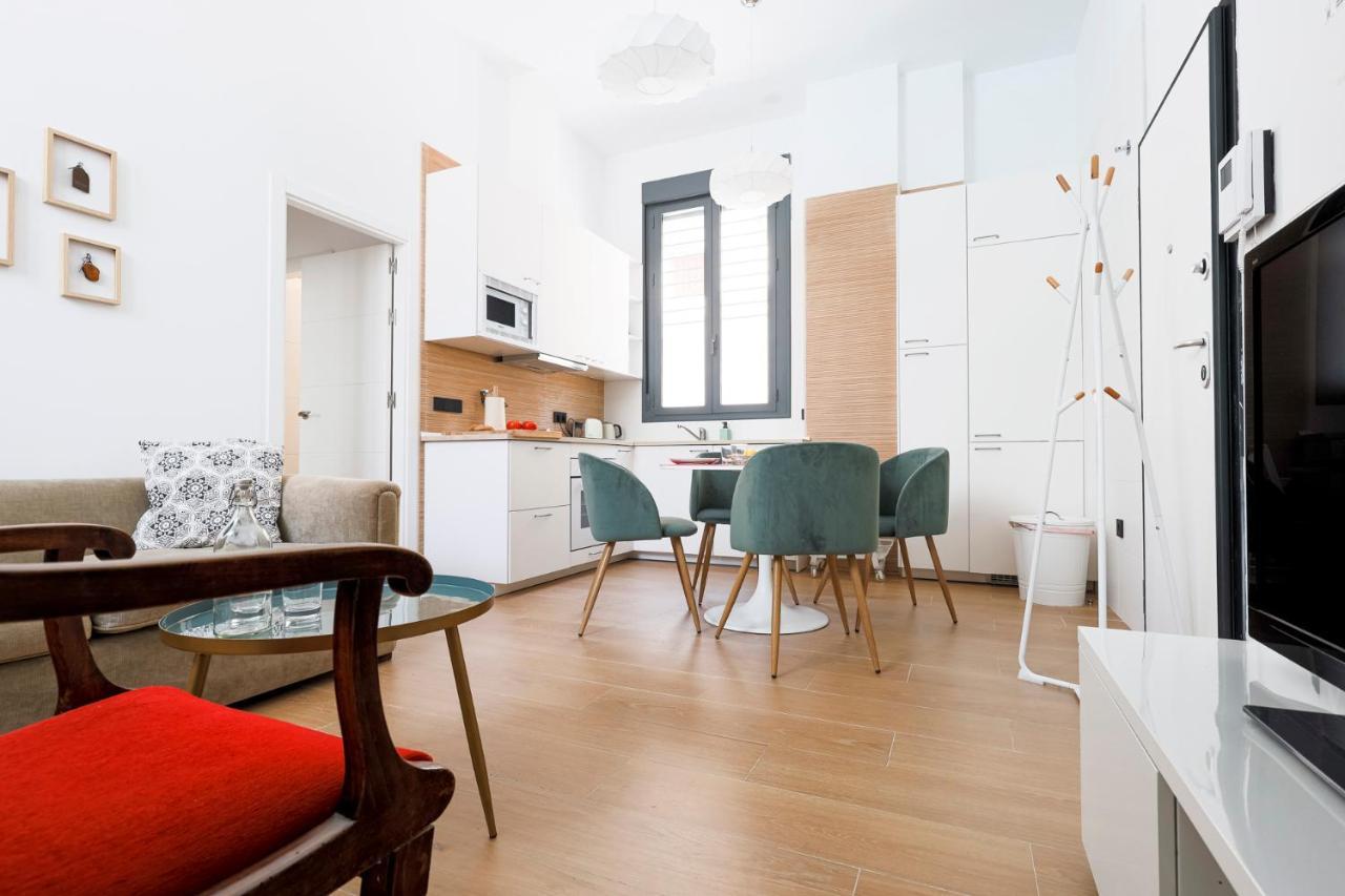 Oasis In The Heart Of - 2 Bedroom Apartment *