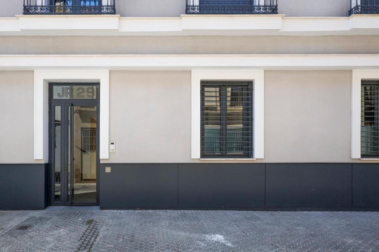 Oasis In The Heart Of - 2 Bedroom Apartment