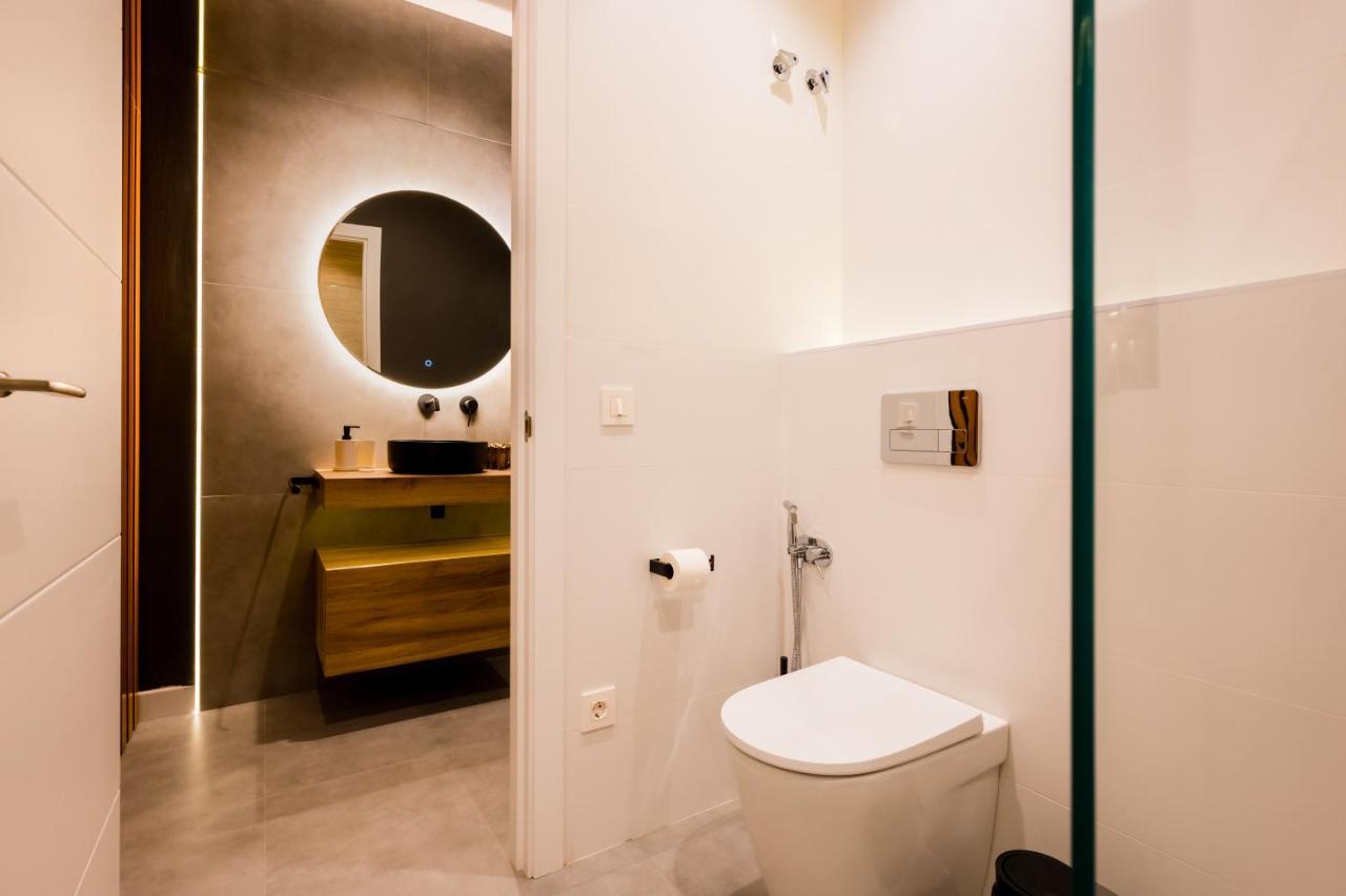 Elegant - 2 Bd 1 Bth - Center