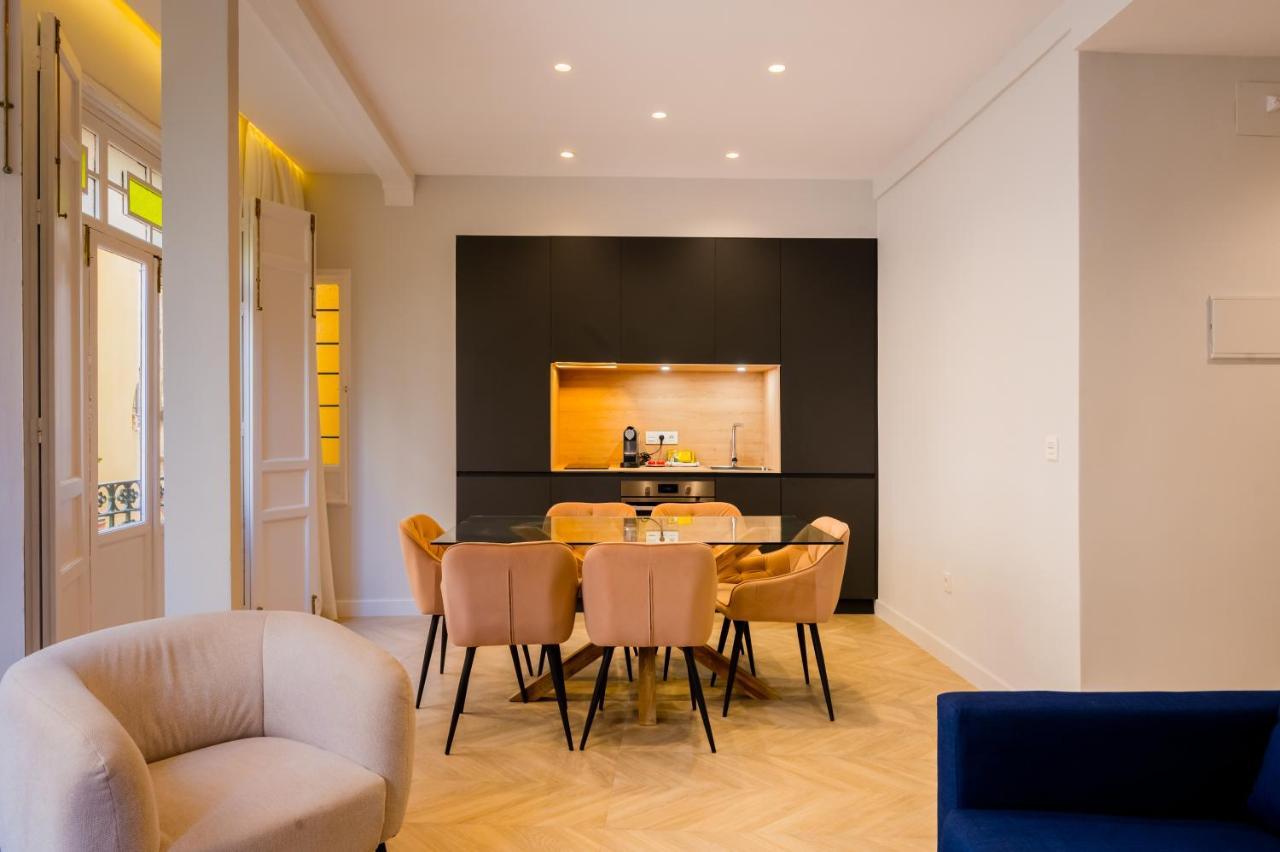 Elegant - 2 Bd 1 Bth - Center