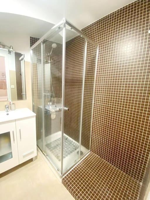 Apartamento En Calle Regla Sanz *