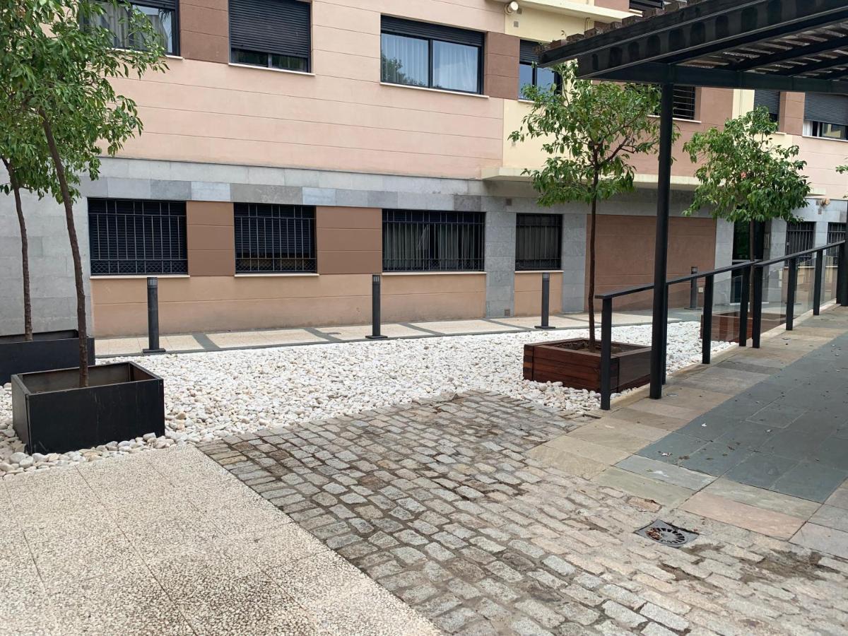 Proximo Al Centro De 2 Con Piscina. Sevilla