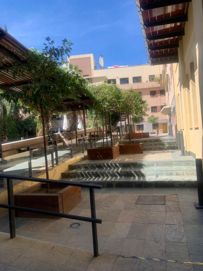 Proximo Al Centro De 2 Con Piscina. Apartamento *