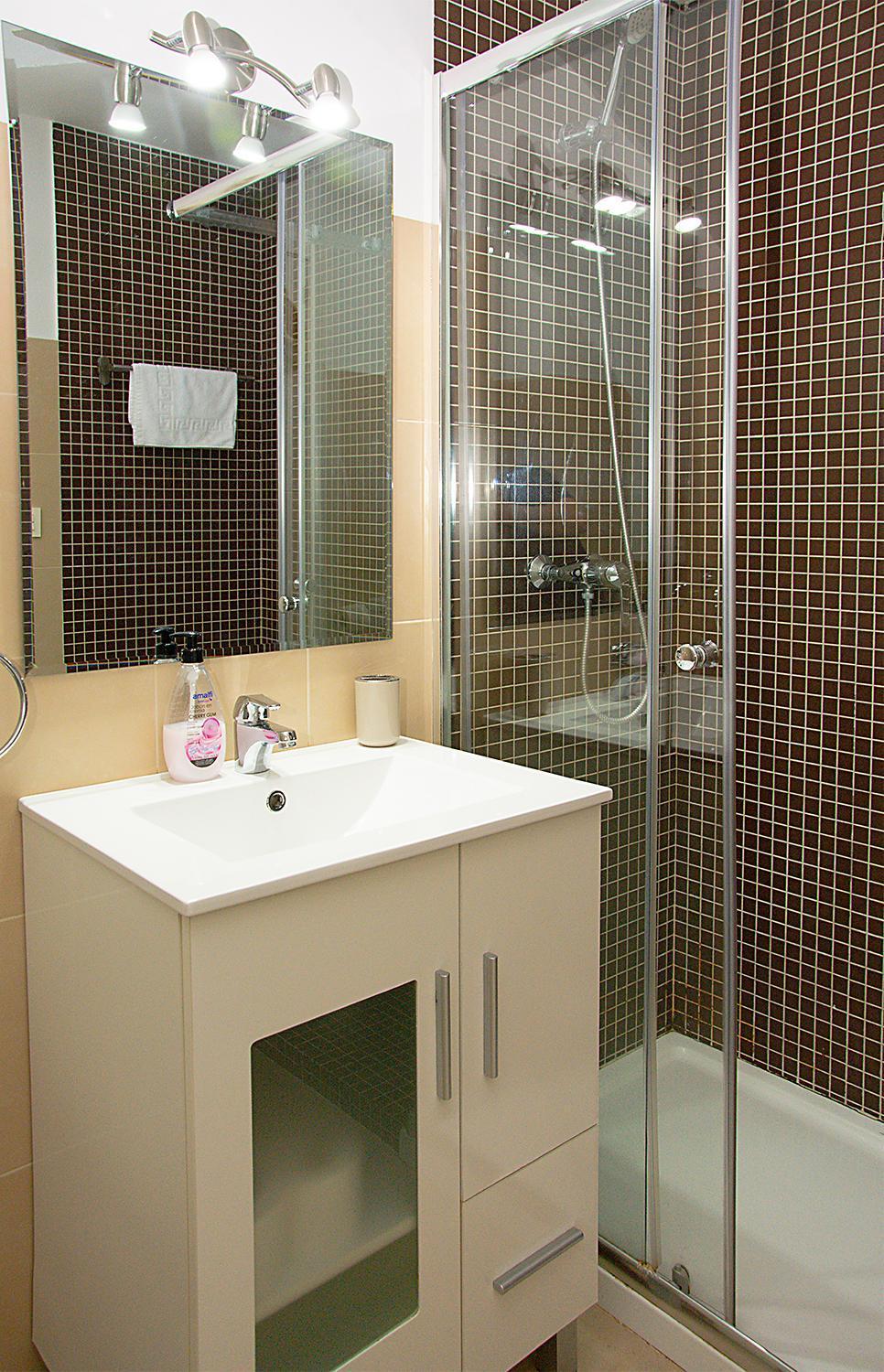 Apartamento En Calle Regla Sanz *