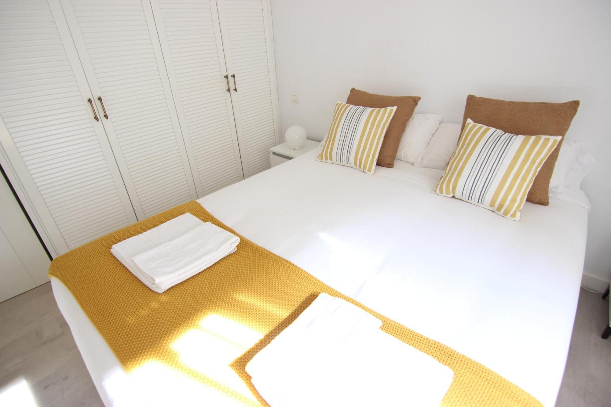Rentalsevilla Espacioso Apartamento En La Alameda De Hercules Con Parking Apartamento *