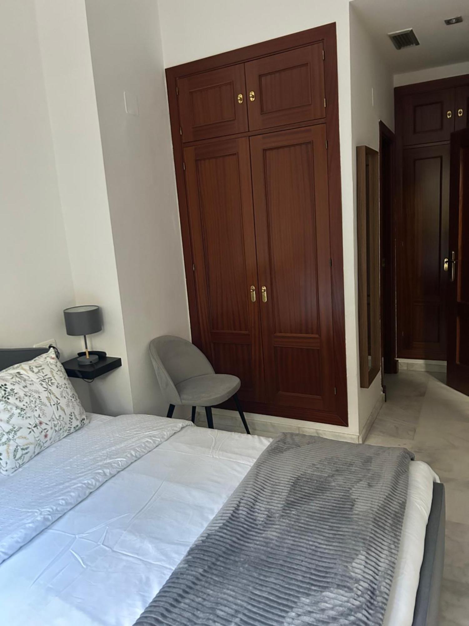 Proximo Al Centro De 2 Con Piscina. * Sevilla