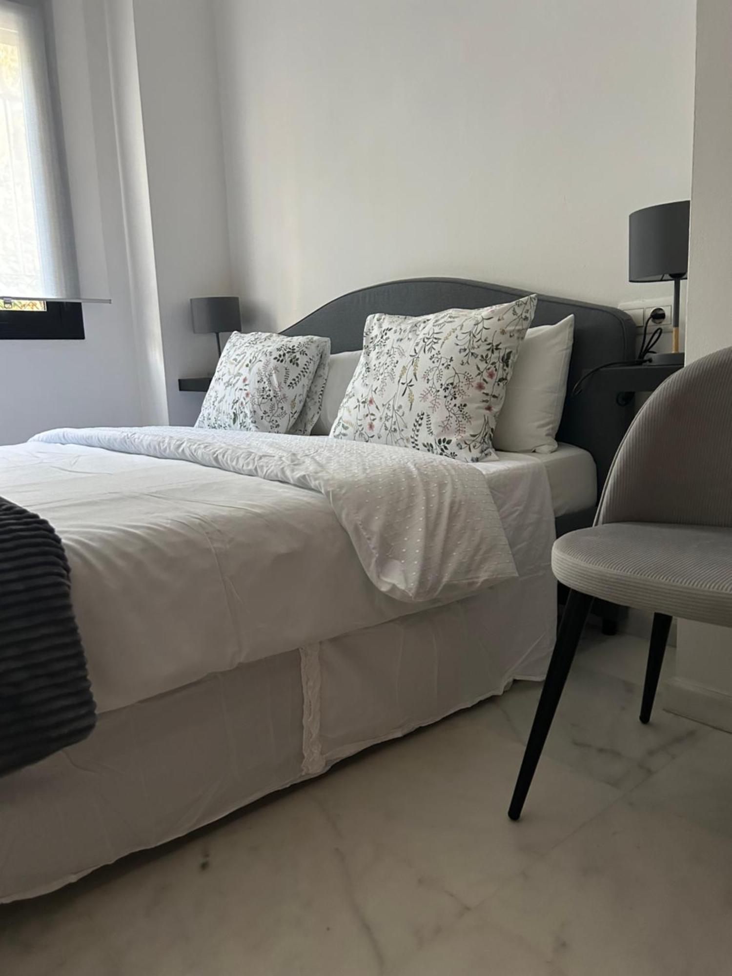 Proximo Al Centro De 2 Con Piscina. Apartamento *
