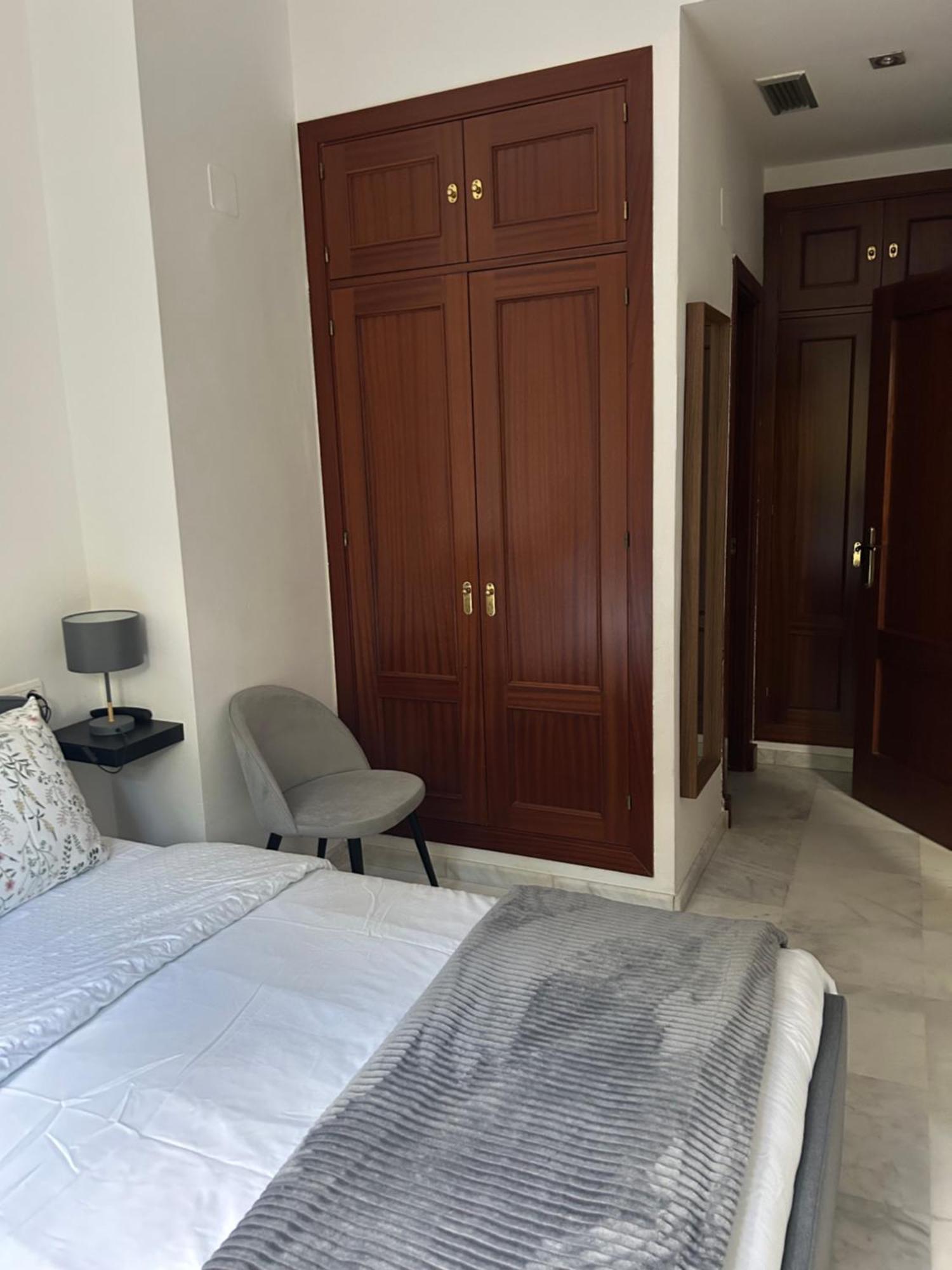 Proximo Al Centro De 2 Con Piscina. Sevilla