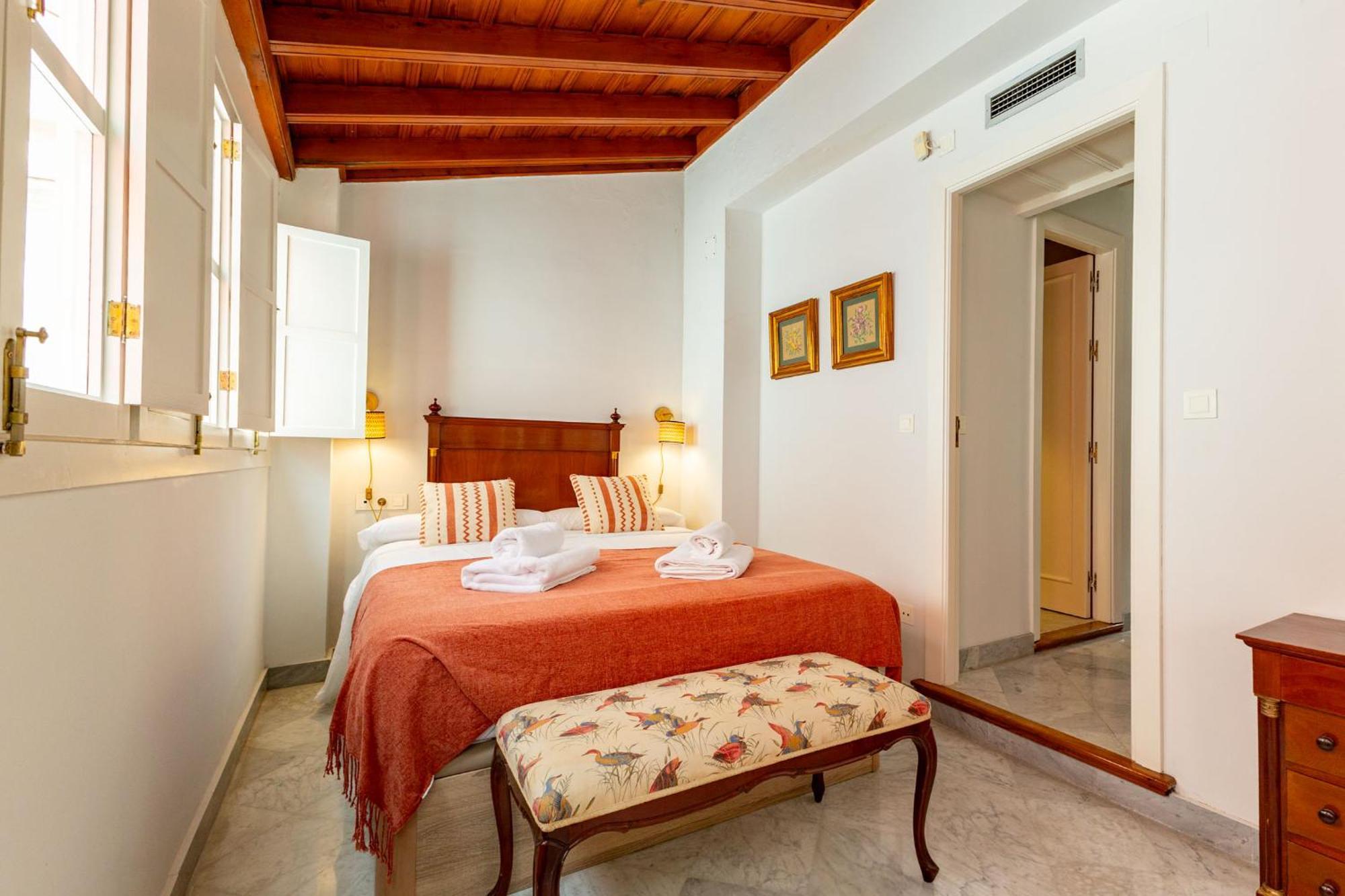 Romana Kindly * Seville