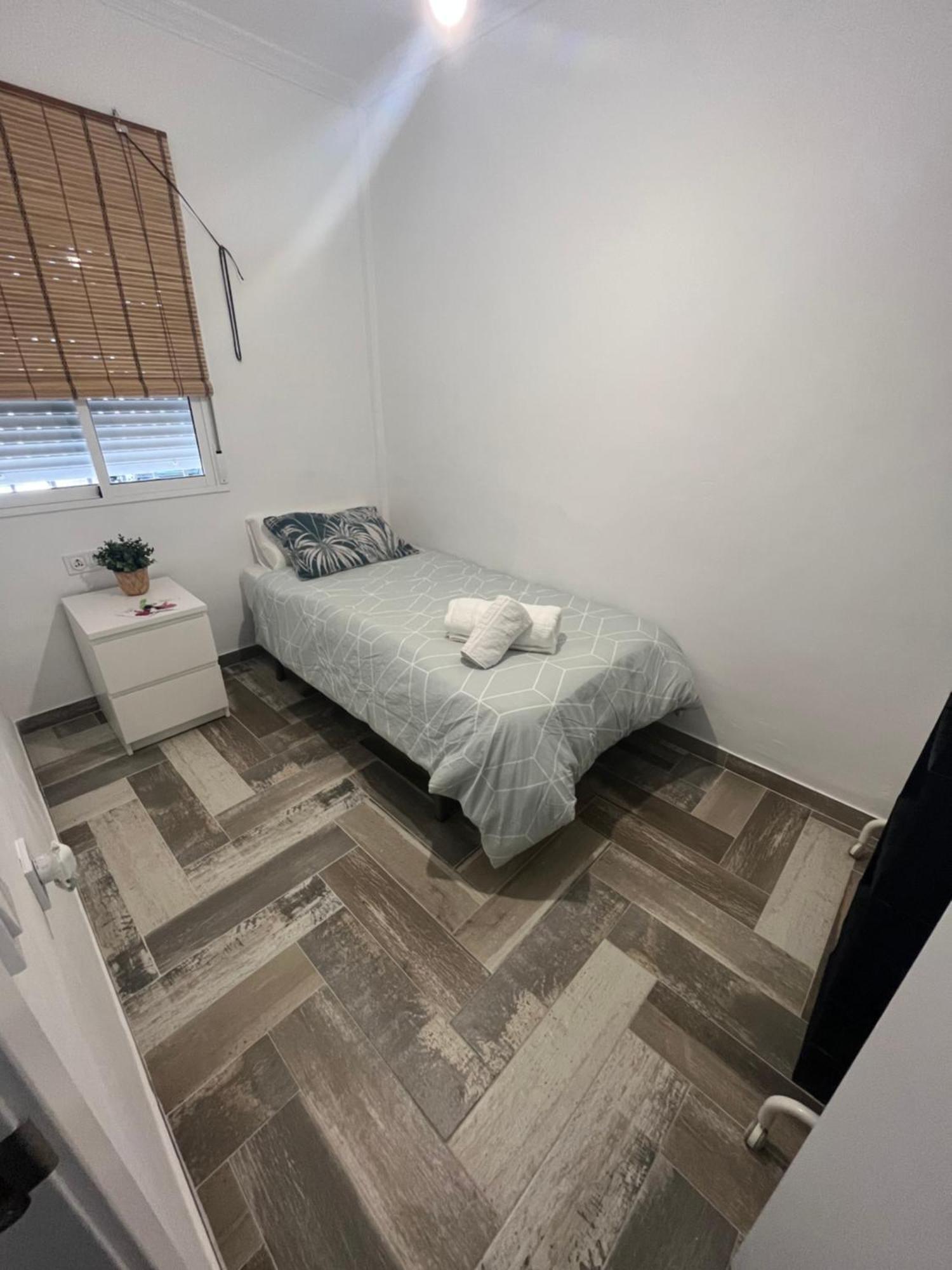 Lovely En Piso Compartido Homestay *
