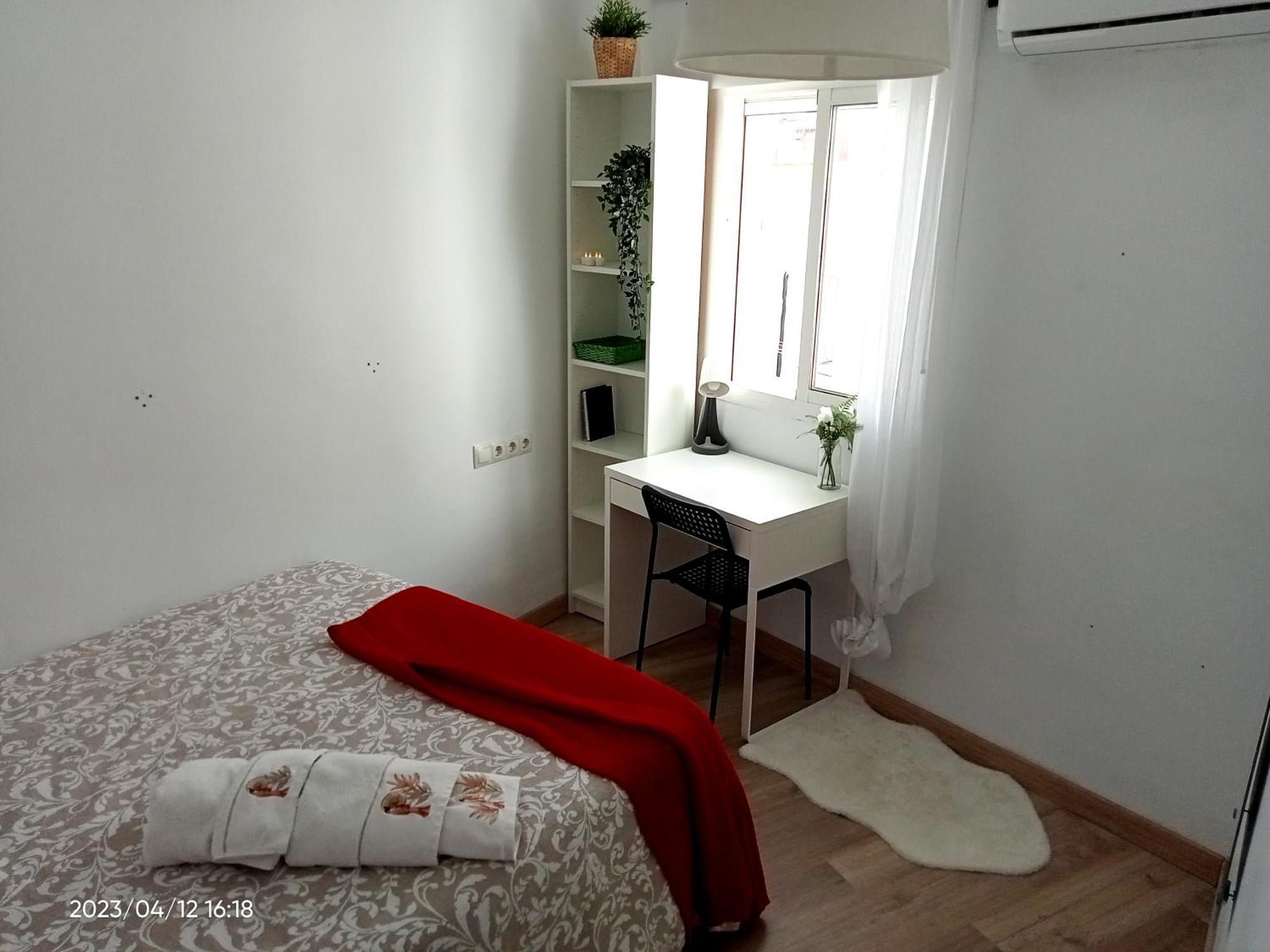 2bdr Y 1 Salon Bonito Y Practico En La Muralla Seville