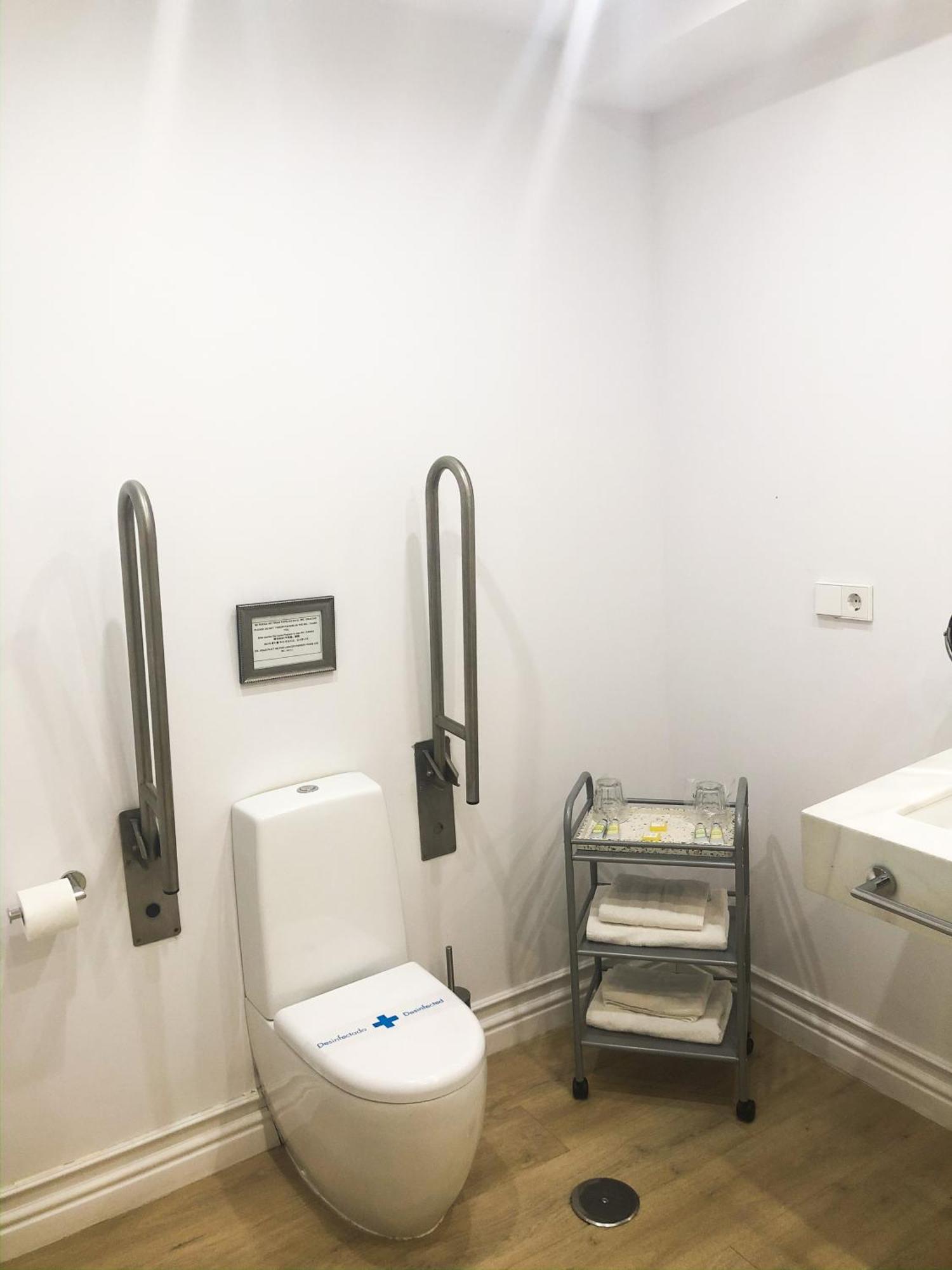 Hom Apartment *