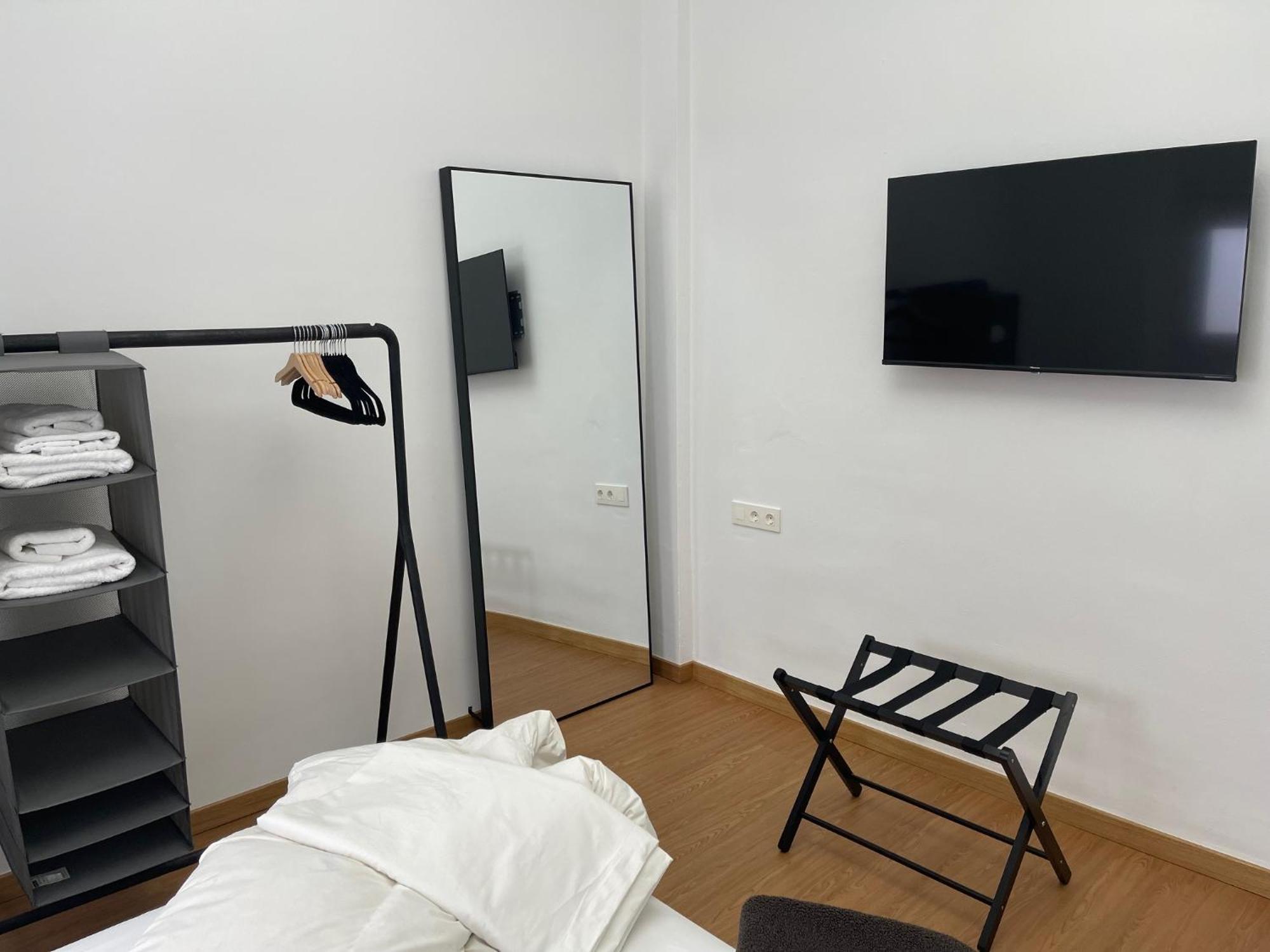 Calle Rodrigo De Triana Con Opcion De Parking Apartment *